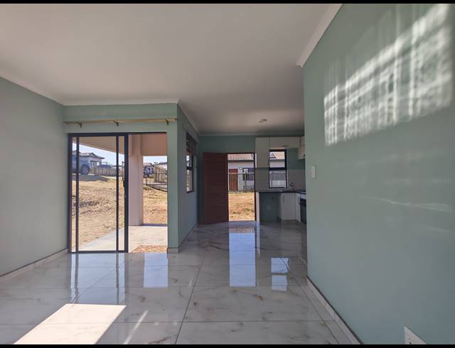 3 BEDROOM FREEHOLD FOR SALE IN SHAKASKRAAL